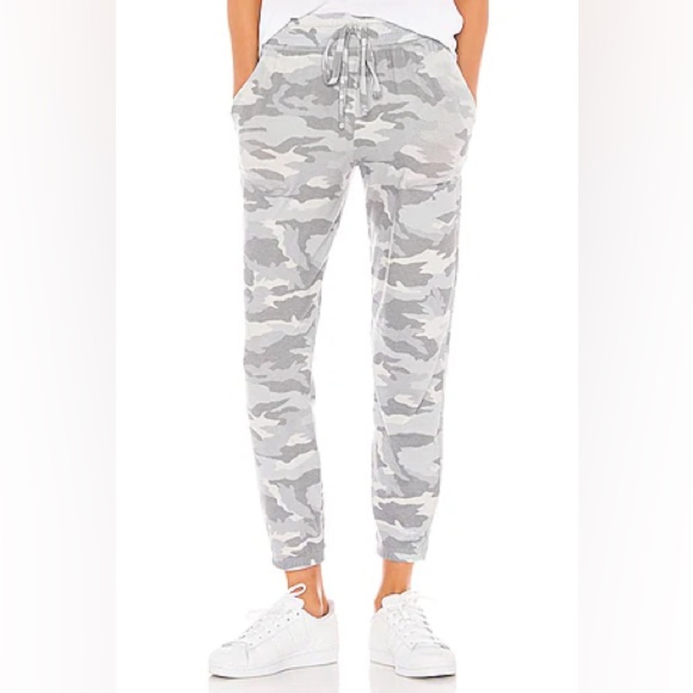Beyond Yoga Hacci Sweatpants in Grey Camo Heather